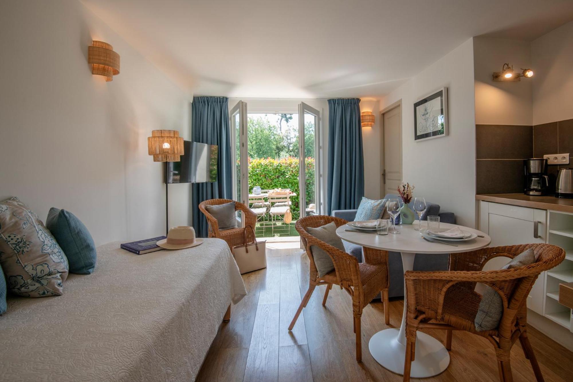 Hotel Les Messugues 생폴드방스 외부 사진